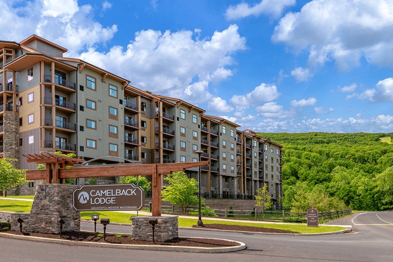 The entrance to Camelback Lodge, host hotel for Encounter 2025.